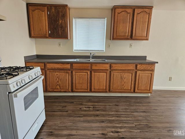 472 W Euclid Avenue, Shafter, CA 93263