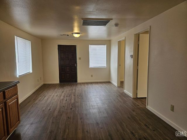 472 W Euclid Avenue, Shafter, CA 93263