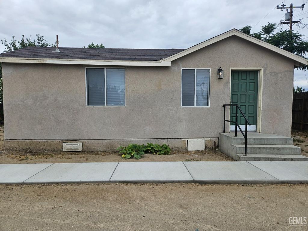 472 W Euclid Avenue, Shafter, CA 93263