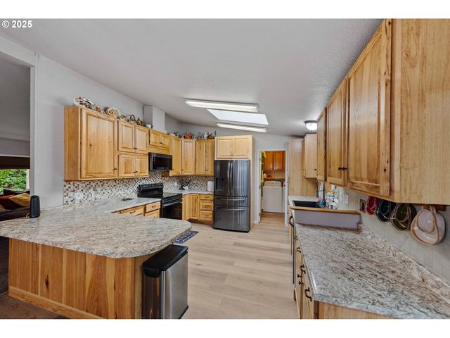 87527 RHODOWOOD Dr, Florence, OR 97439