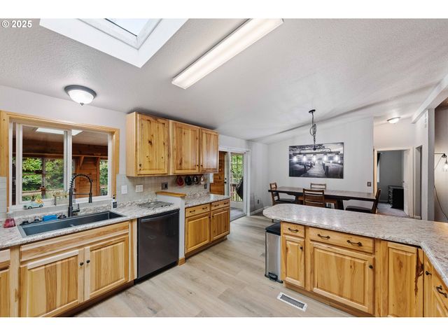 87527 RHODOWOOD Dr, Florence, OR 97439