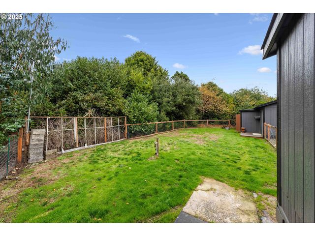 87527 RHODOWOOD Dr, Florence, OR 97439