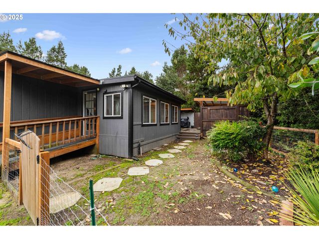 87527 RHODOWOOD Dr, Florence, OR 97439