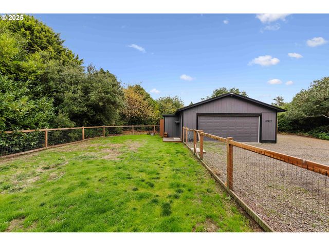 87527 RHODOWOOD Dr, Florence, OR 97439