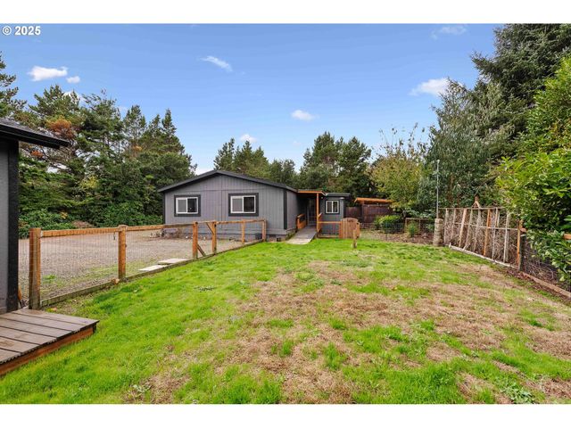 87527 RHODOWOOD Dr, Florence, OR 97439