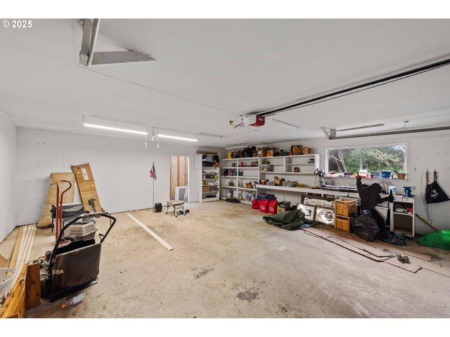 87527 RHODOWOOD Dr, Florence, OR 97439