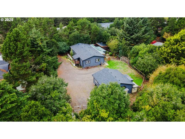 87527 RHODOWOOD Dr, Florence, OR 97439