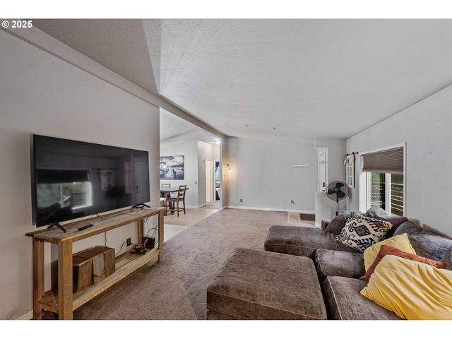 87527 RHODOWOOD Dr, Florence, OR 97439