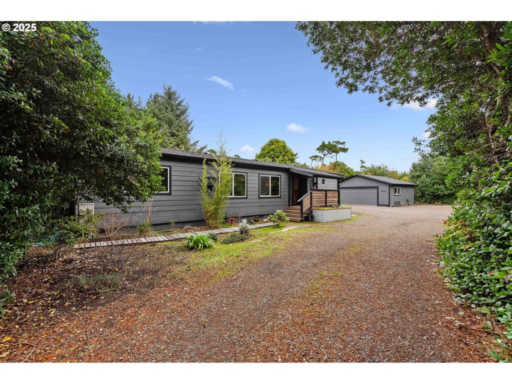 87527 RHODOWOOD Dr, Florence, OR 97439