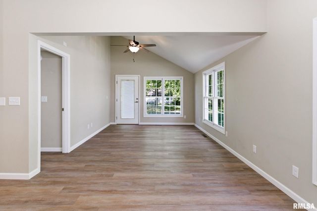 906 N JOHNSON Street, Marion, IL 62959