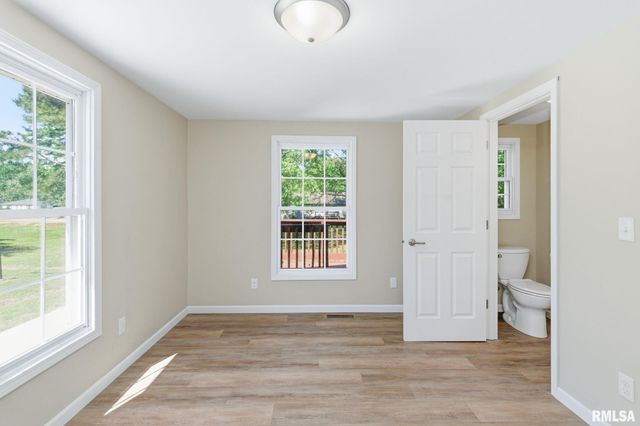 906 N JOHNSON Street, Marion, IL 62959