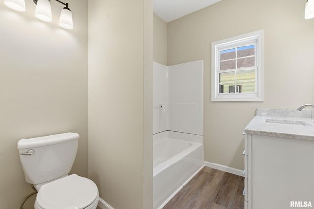 906 N JOHNSON Street, Marion, IL 62959