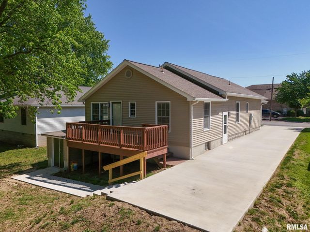 906 N JOHNSON Street, Marion, IL 62959