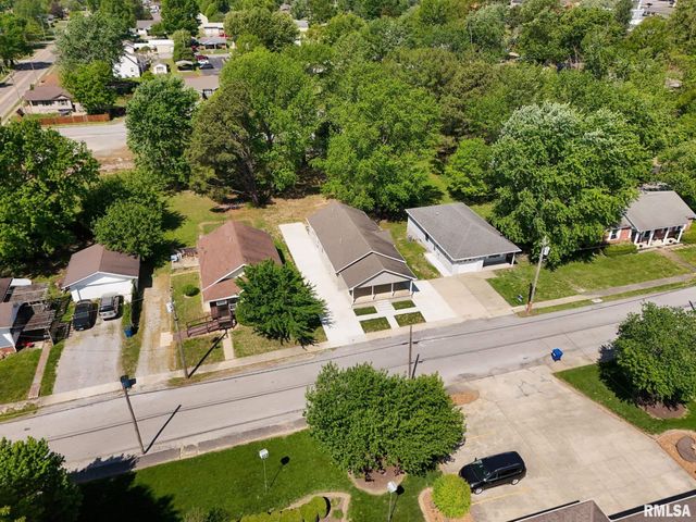 906 N JOHNSON Street, Marion, IL 62959