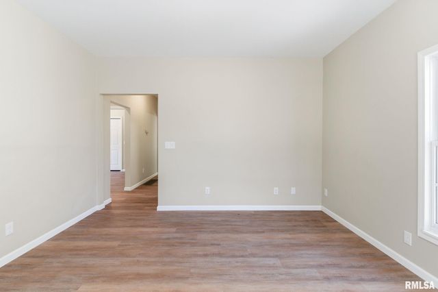 906 N JOHNSON Street, Marion, IL 62959