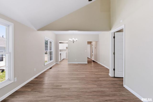 906 N JOHNSON Street, Marion, IL 62959