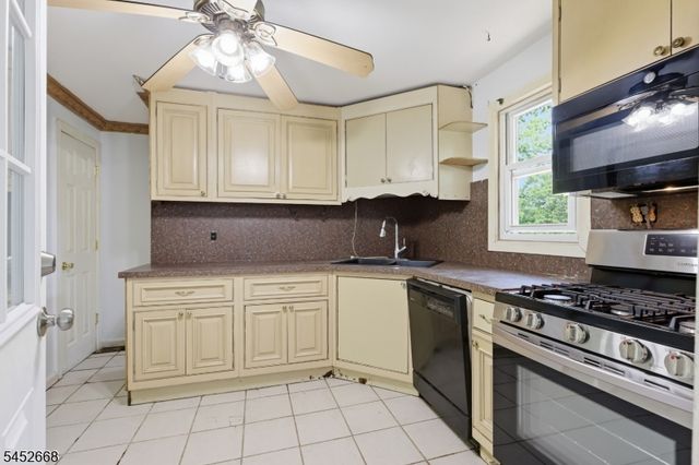 71 Center St, West Milford Twp., NJ 07480
