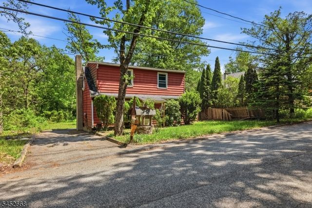 71 Center St, West Milford Twp., NJ 07480