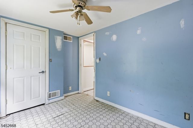 71 Center St, West Milford Twp., NJ 07480