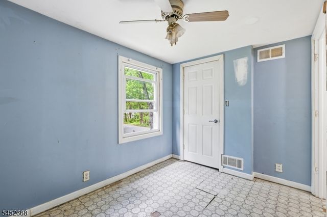 71 Center St, West Milford Twp., NJ 07480