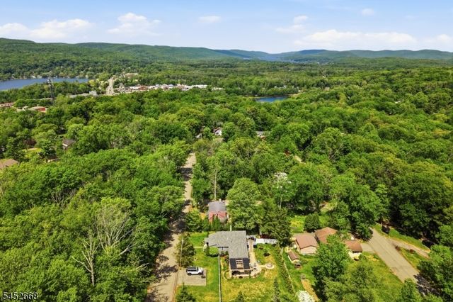 71 Center St, West Milford Twp., NJ 07480