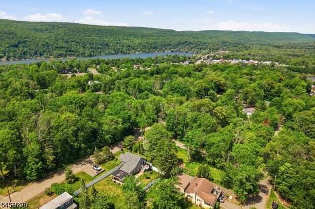71 Center St, West Milford Twp., NJ 07480