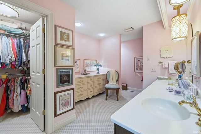 2629 Foxchase Run, Fort Wayne, IN 46825