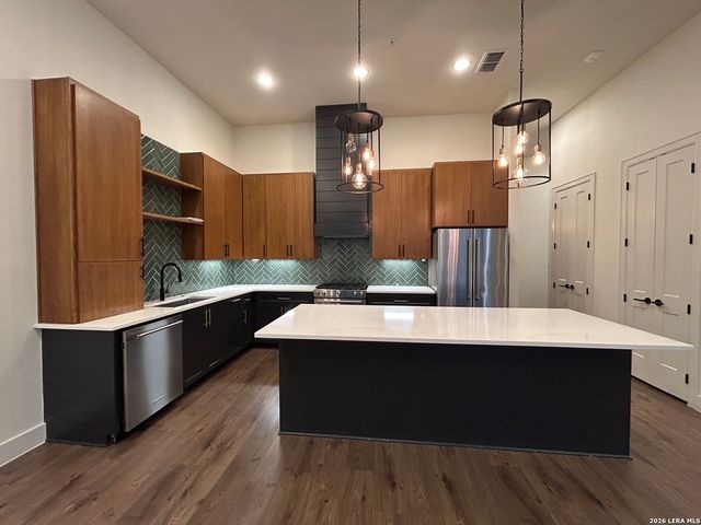 1269 N Academy, New Braunfels, TX 78130