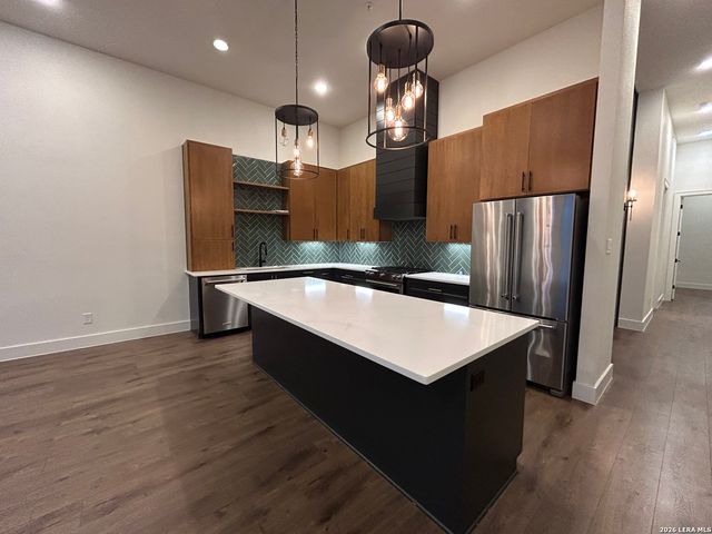 1269 N Academy, New Braunfels, TX 78130