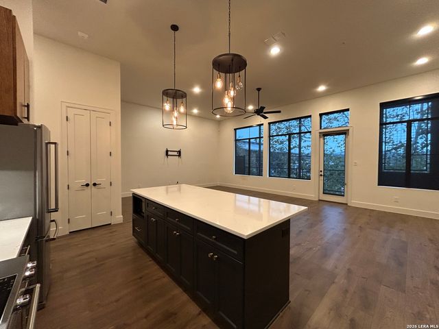 1269 N Academy, New Braunfels, TX 78130