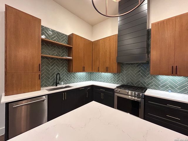 1269 N Academy, New Braunfels, TX 78130