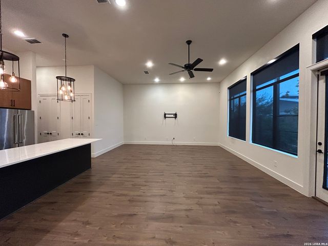 1269 N Academy, New Braunfels, TX 78130