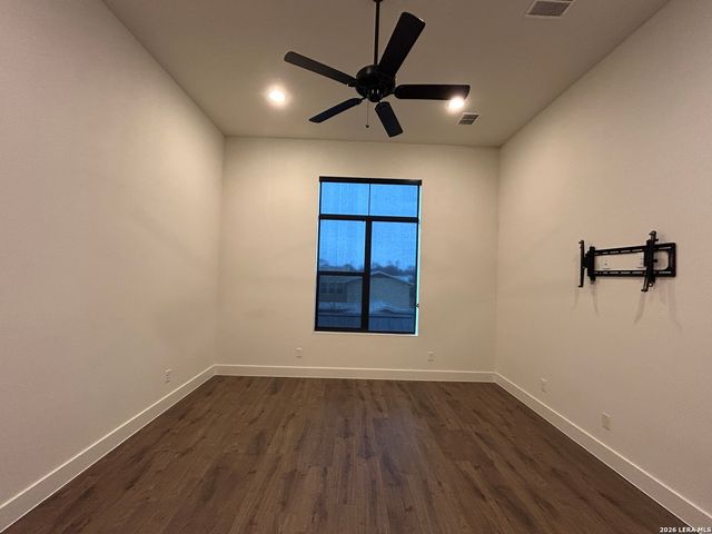 1269 N Academy, New Braunfels, TX 78130