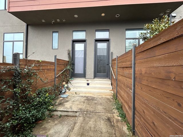 1269 N Academy, New Braunfels, TX 78130