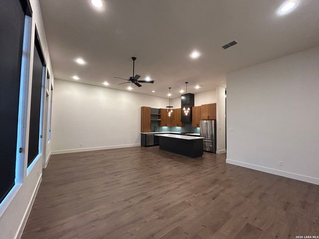 1269 N Academy, New Braunfels, TX 78130