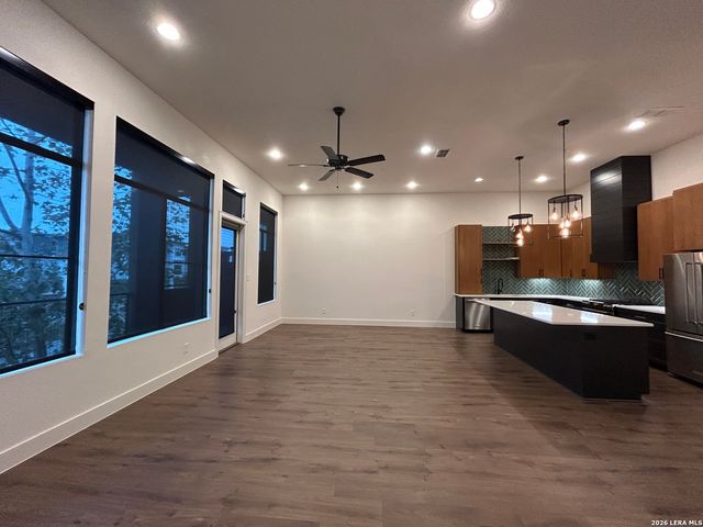 1269 N Academy, New Braunfels, TX 78130