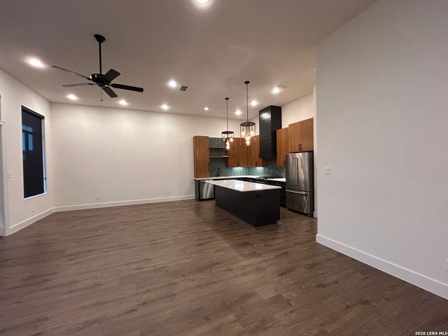 1269 N Academy, New Braunfels, TX 78130