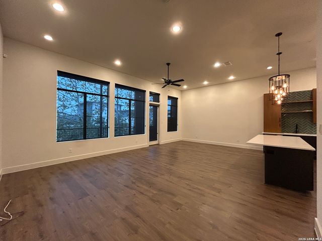 1269 N Academy, New Braunfels, TX 78130