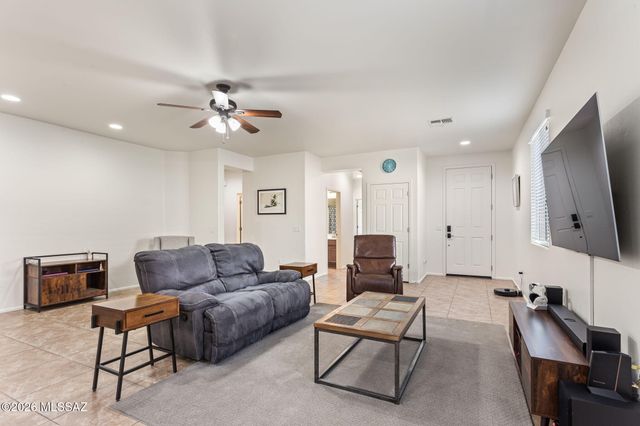 10464 S Cutting Horse Drive, Vail, AZ 85641