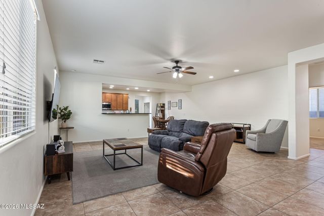 10464 S Cutting Horse Drive, Vail, AZ 85641