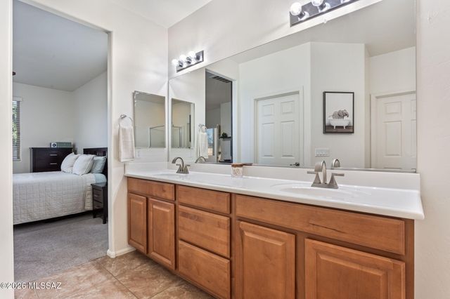 10464 S Cutting Horse Drive, Vail, AZ 85641