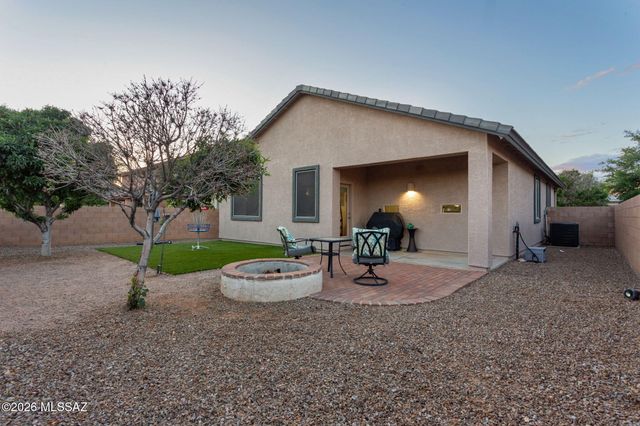 10464 S Cutting Horse Drive, Vail, AZ 85641