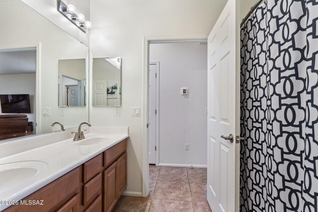 10464 S Cutting Horse Drive, Vail, AZ 85641