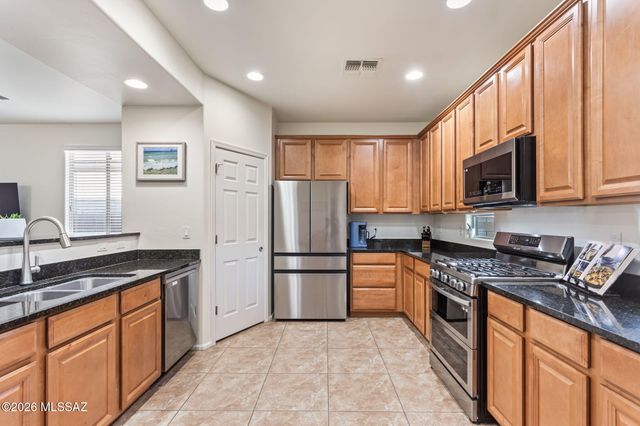 10464 S Cutting Horse Drive, Vail, AZ 85641