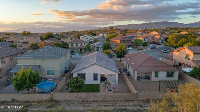 10464 S Cutting Horse Drive, Vail, AZ 85641
