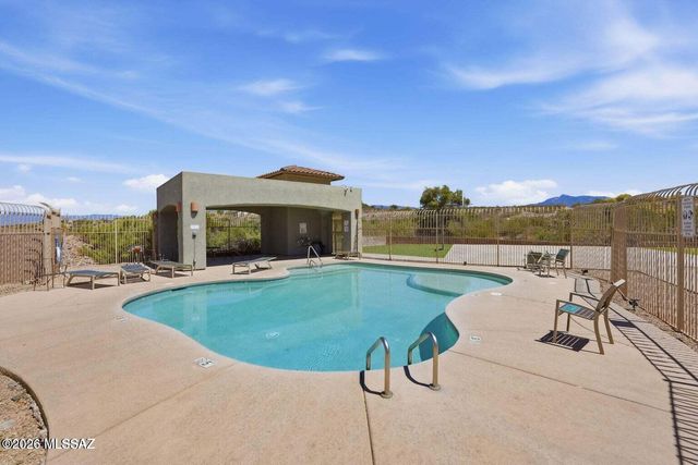 10464 S Cutting Horse Drive, Vail, AZ 85641