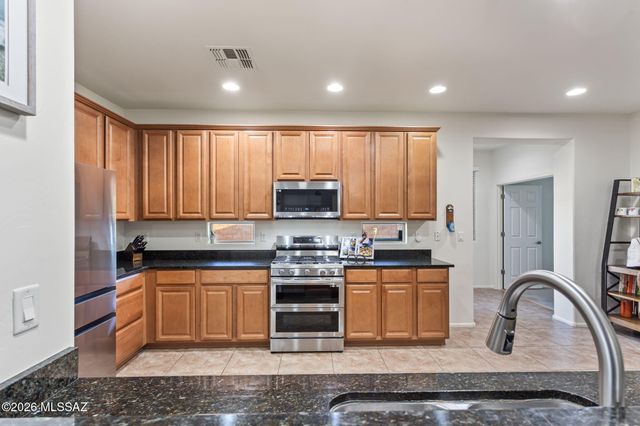10464 S Cutting Horse Drive, Vail, AZ 85641
