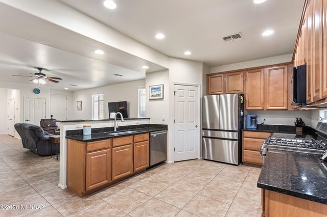 10464 S Cutting Horse Drive, Vail, AZ 85641