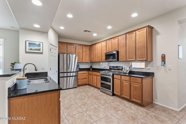 10464 S Cutting Horse Drive, Vail, AZ 85641