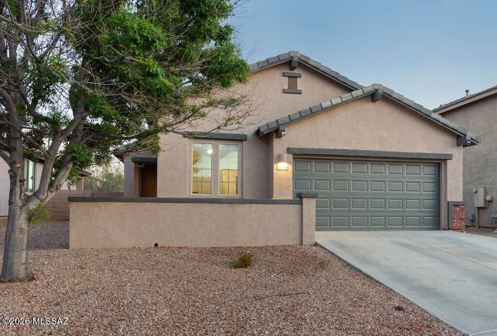 10464 S Cutting Horse Drive, Vail, AZ 85641